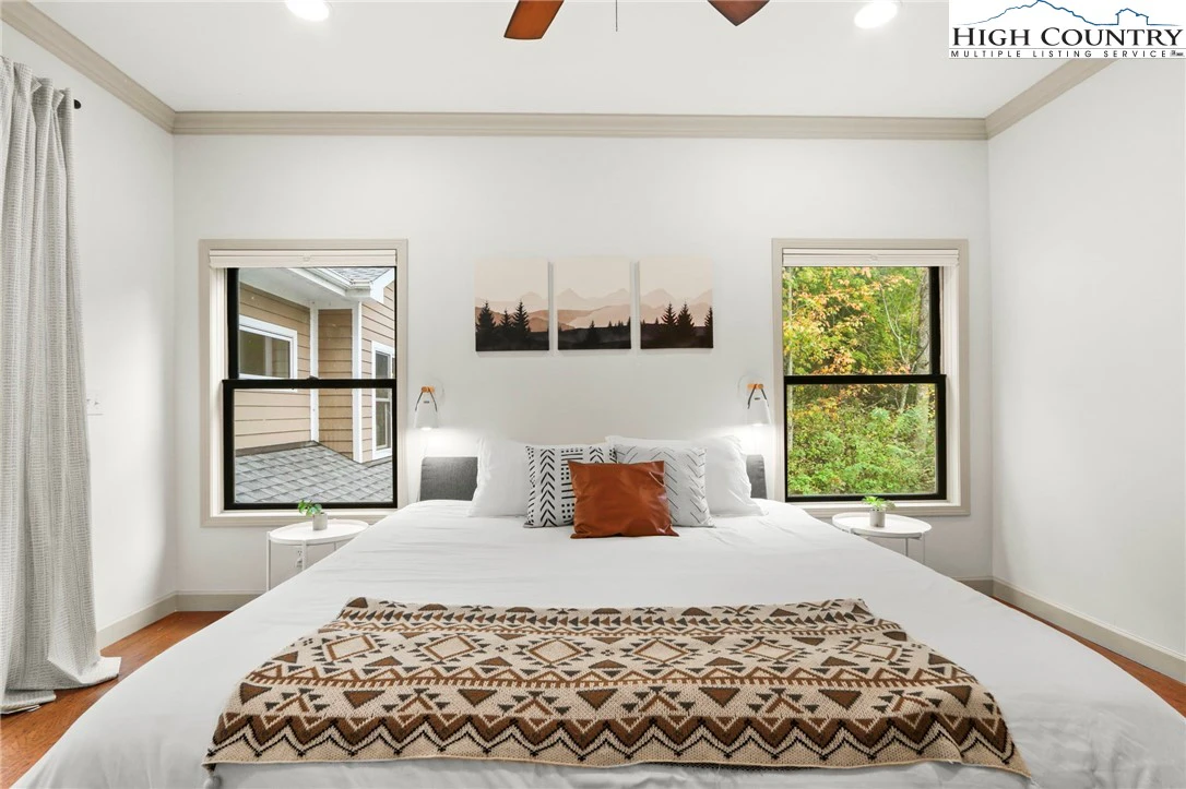 Image number 3 for the current listing