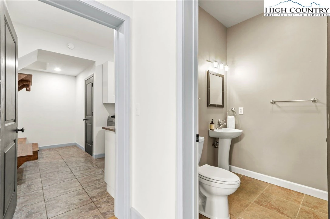 Image number 13 for the current listing