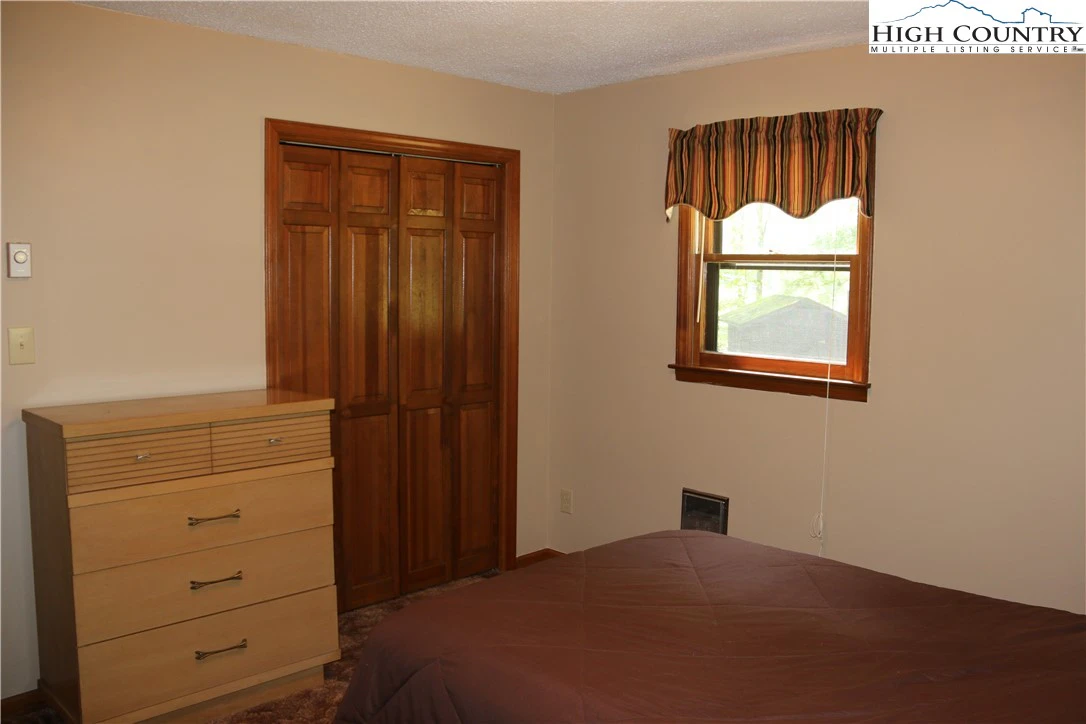 Image number 11 for the current listing