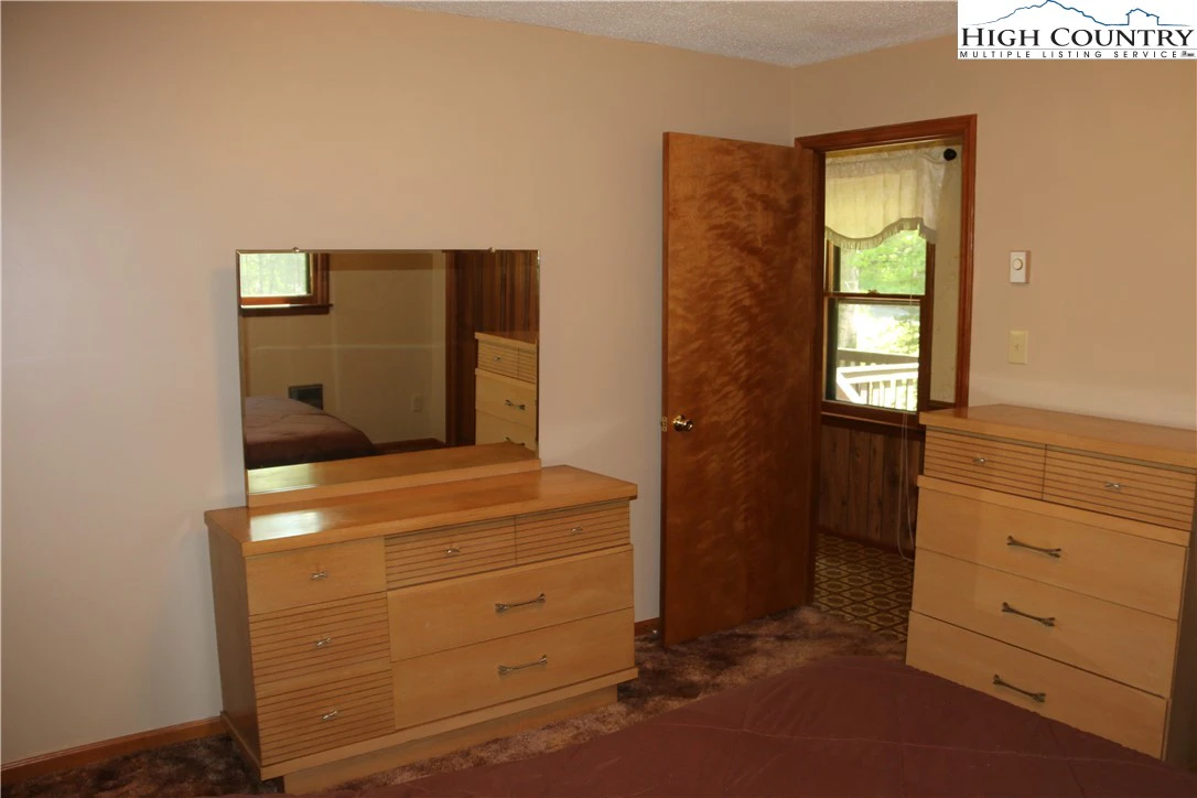 Image number 3 for the current listing