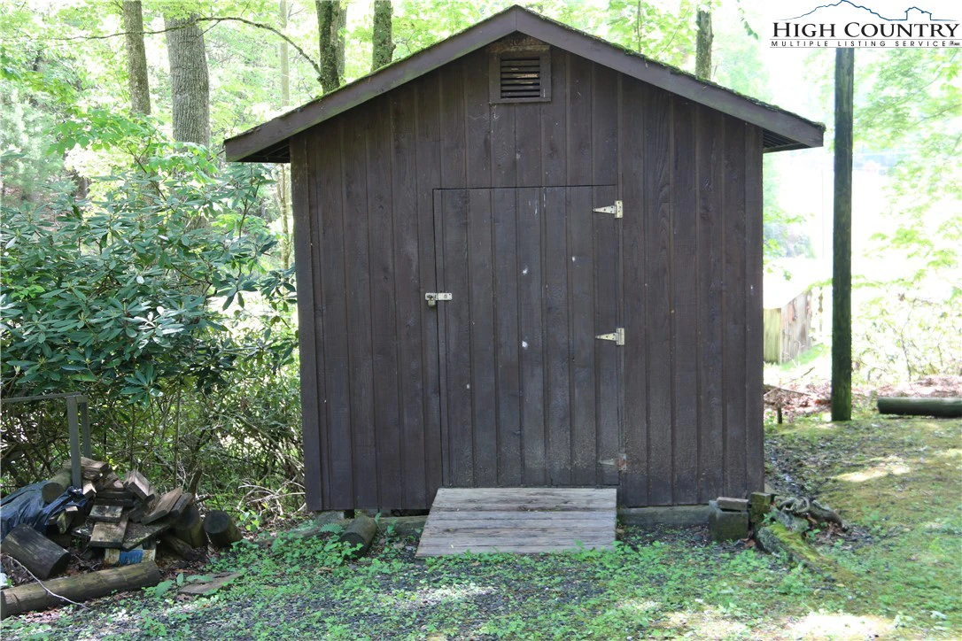 Image number 13 for the current listing