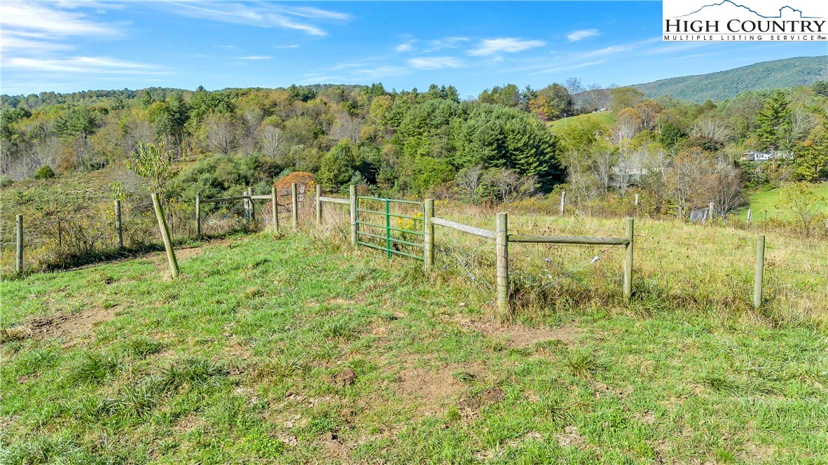 Image number 18 for the current listing