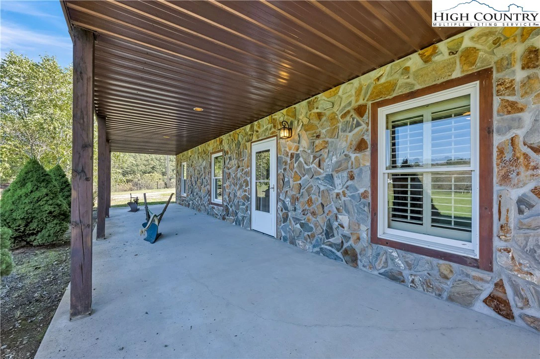 Image number 8 for the current listing