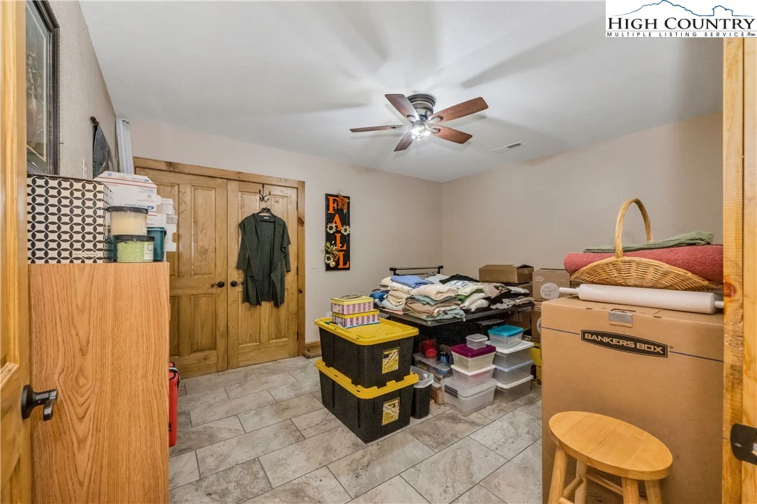 Image number 4 for the current listing