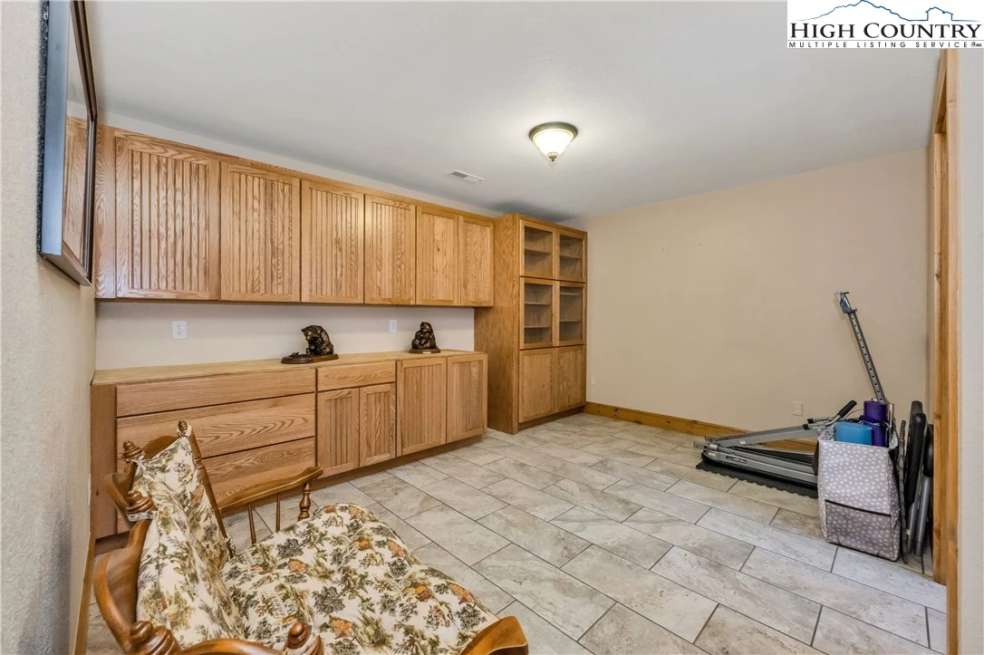 Image number 5 for the current listing