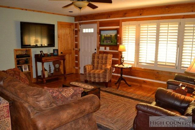 Image number 29 for the current listing