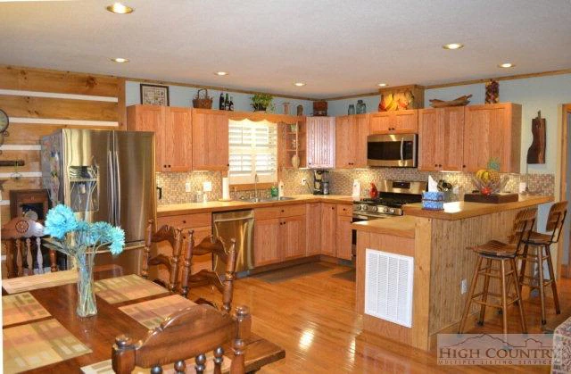 Image number 9 for the current listing