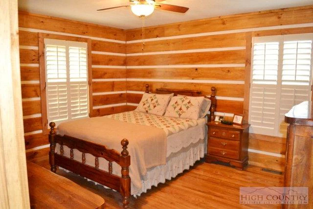 Image number 7 for the current listing