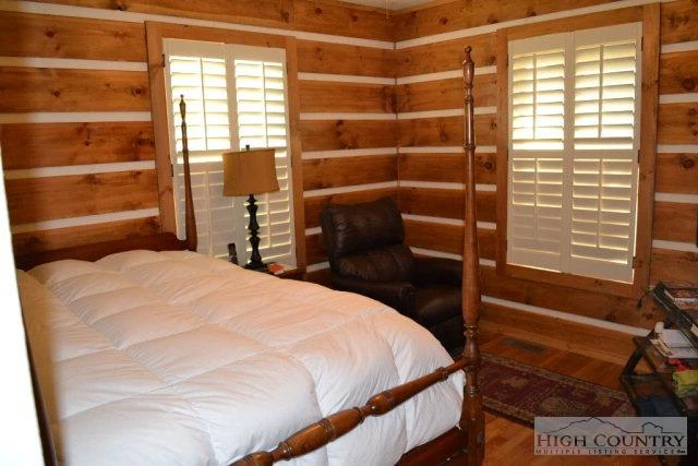 Image number 4 for the current listing