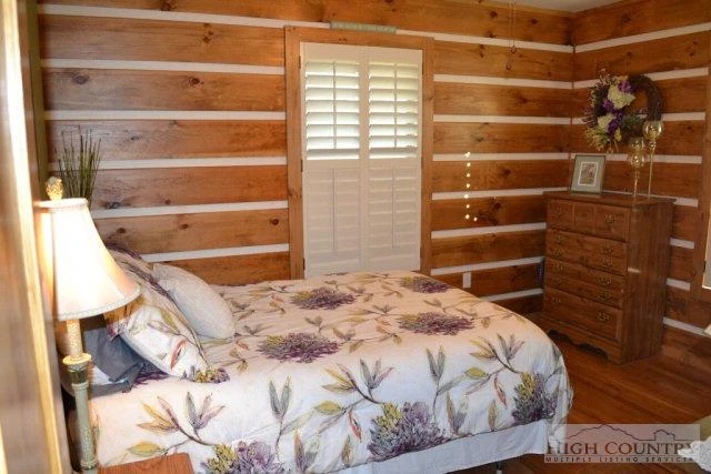 Image number 3 for the current listing