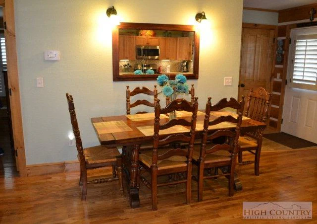 Image number 28 for the current listing