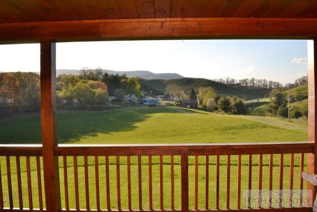 Image number 27 for the current listing