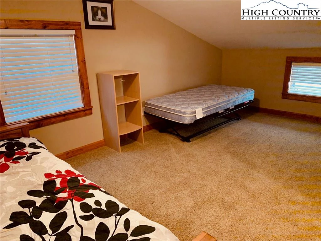 Image number 5 for the current listing