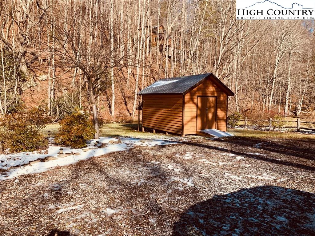 Image number 19 for the current listing