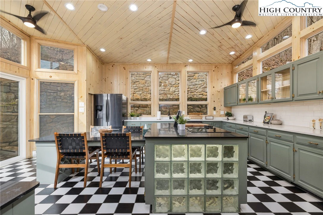 Image number 5 for the current listing