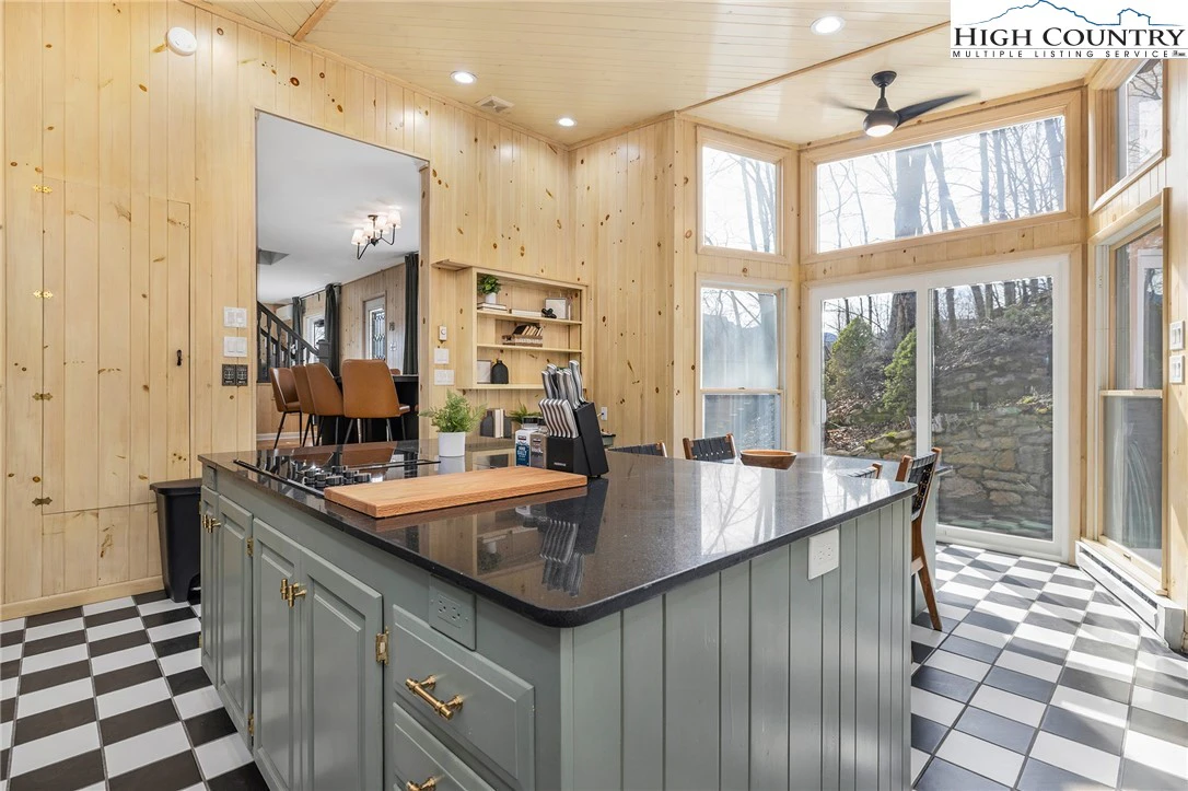 Image number 6 for the current listing