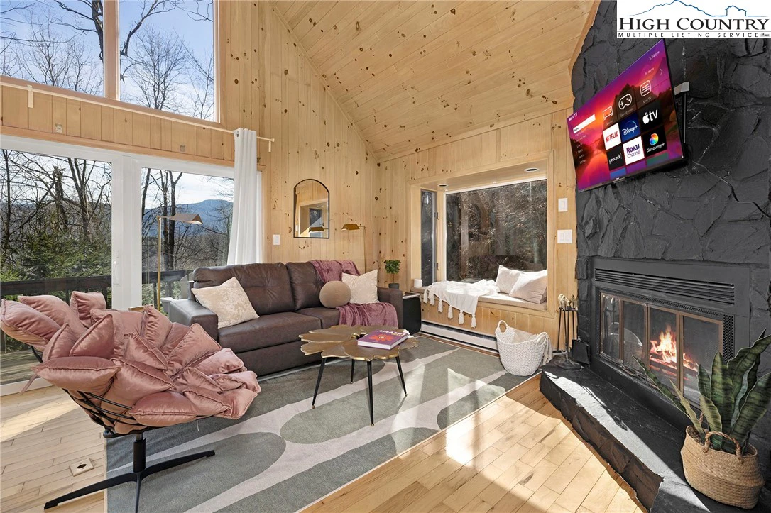 Image number 16 for the current listing
