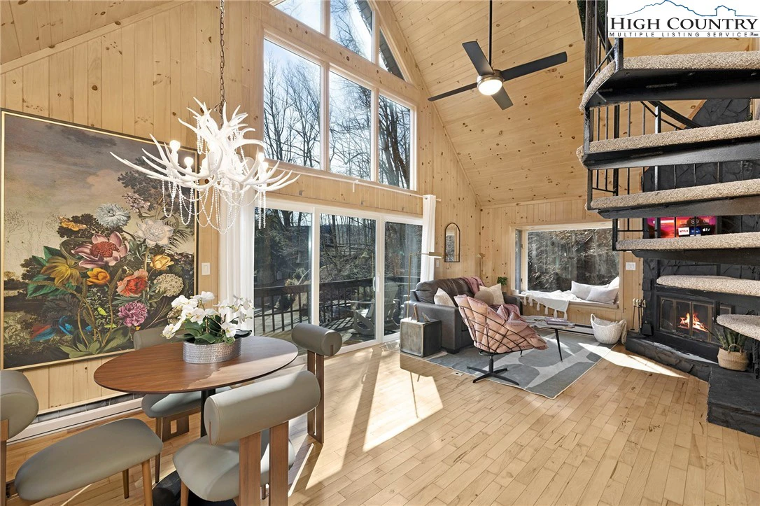 Image number 17 for the current listing