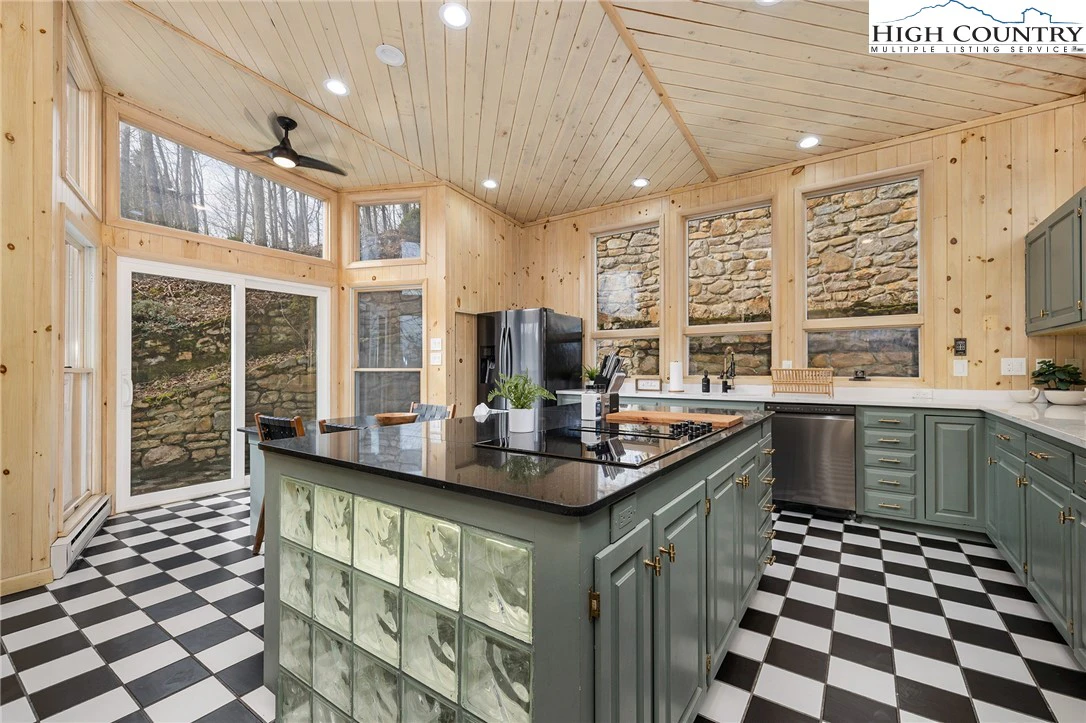 Image number 4 for the current listing