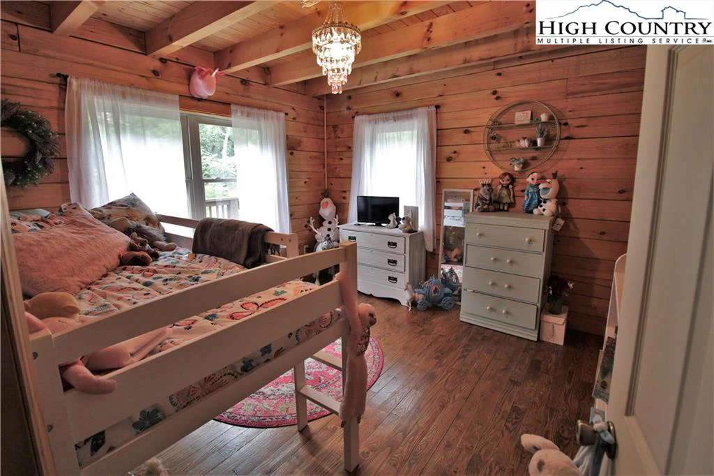 Image number 21 for the current listing