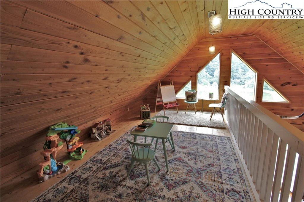 Image number 19 for the current listing
