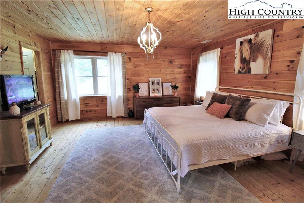 Image number 2 for the current listing