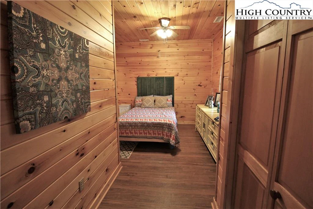 Image number 12 for the current listing