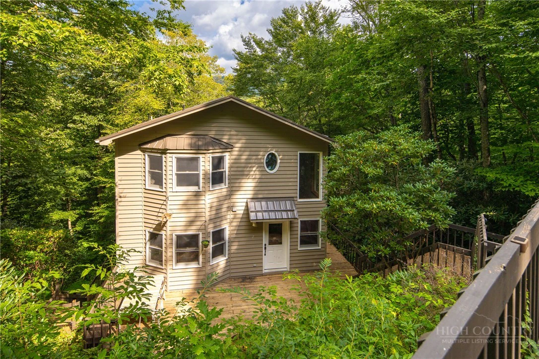 Image number 1 for the current listing