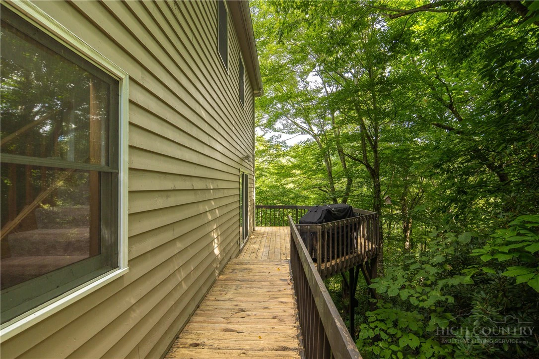 Image number 9 for the current listing