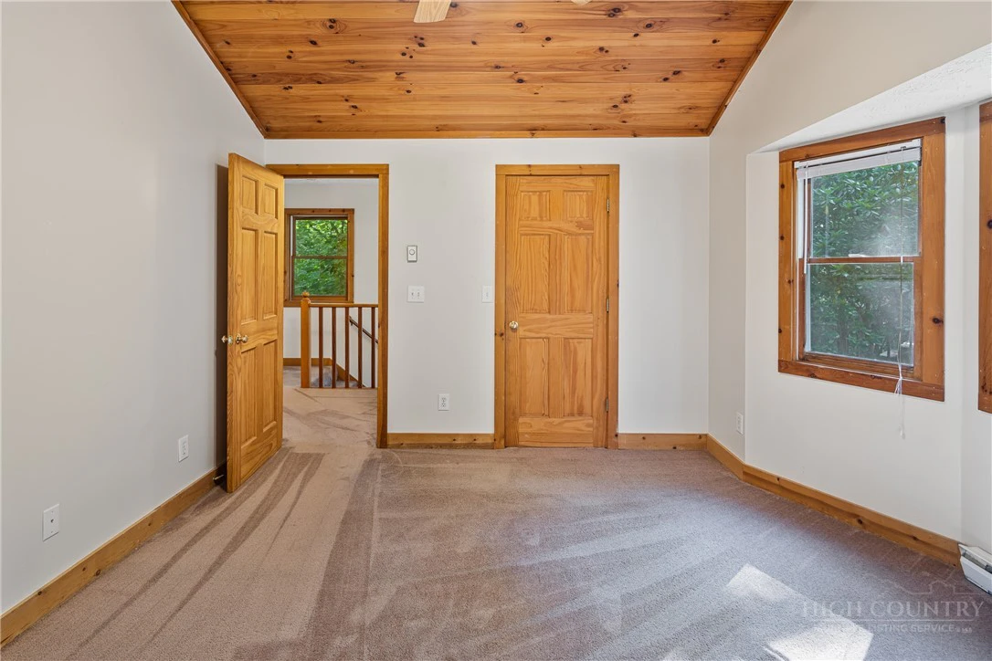 Image number 20 for the current listing