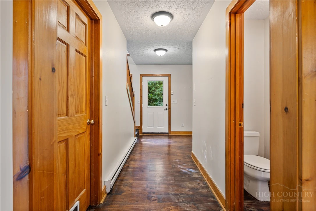 Image number 15 for the current listing