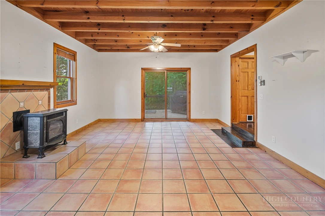 Image number 13 for the current listing