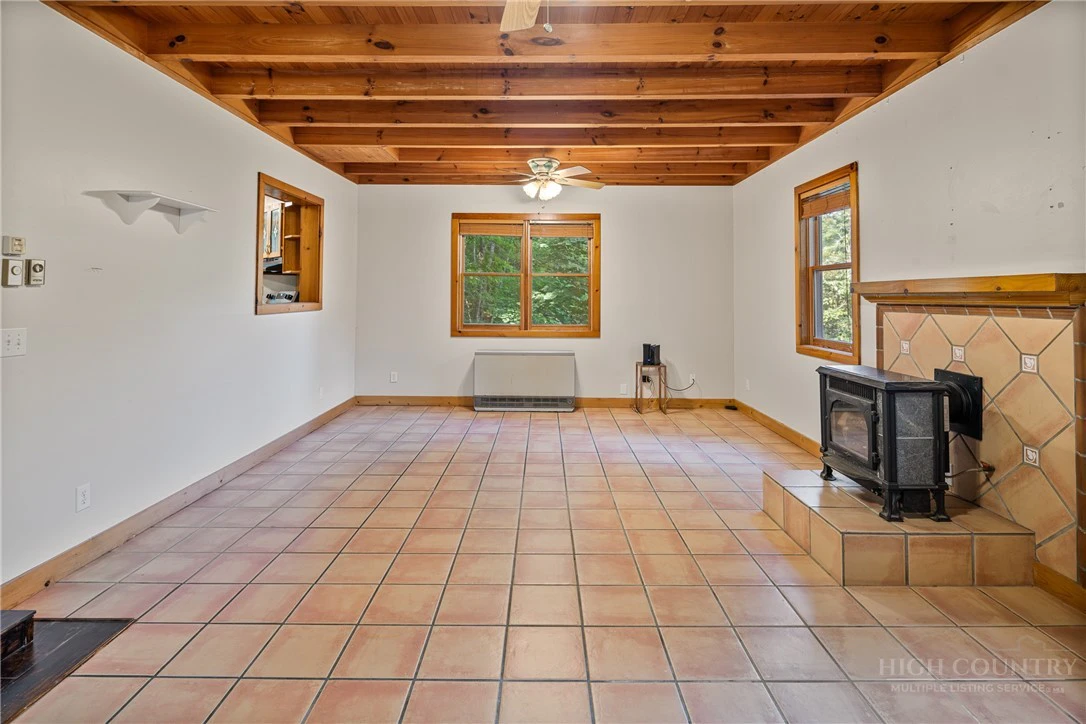 Image number 14 for the current listing