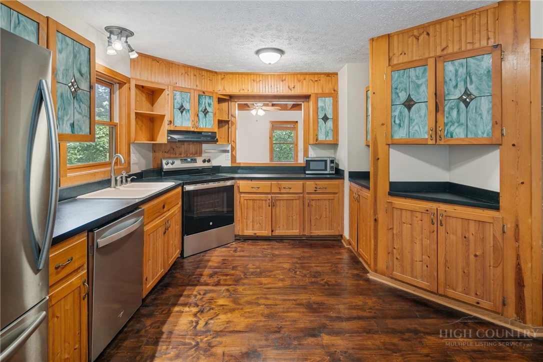 Image number 4 for the current listing