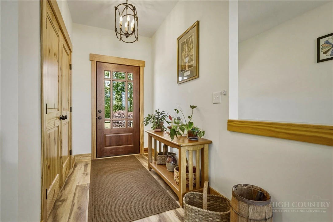 Image number 14 for the current listing