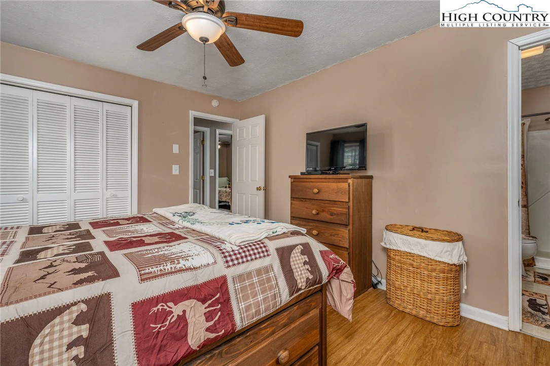 Image number 11 for the current listing