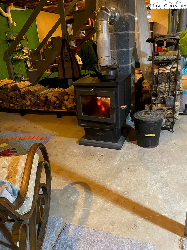 Image number 16 for the current listing