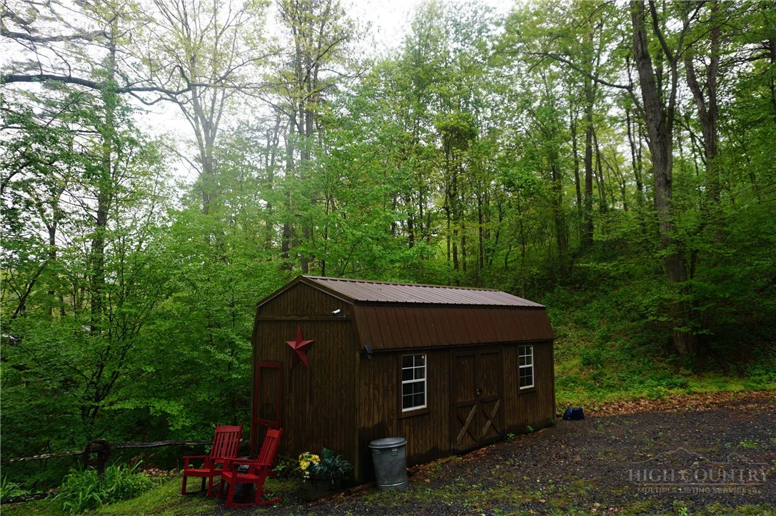 Image number 9 for the current listing