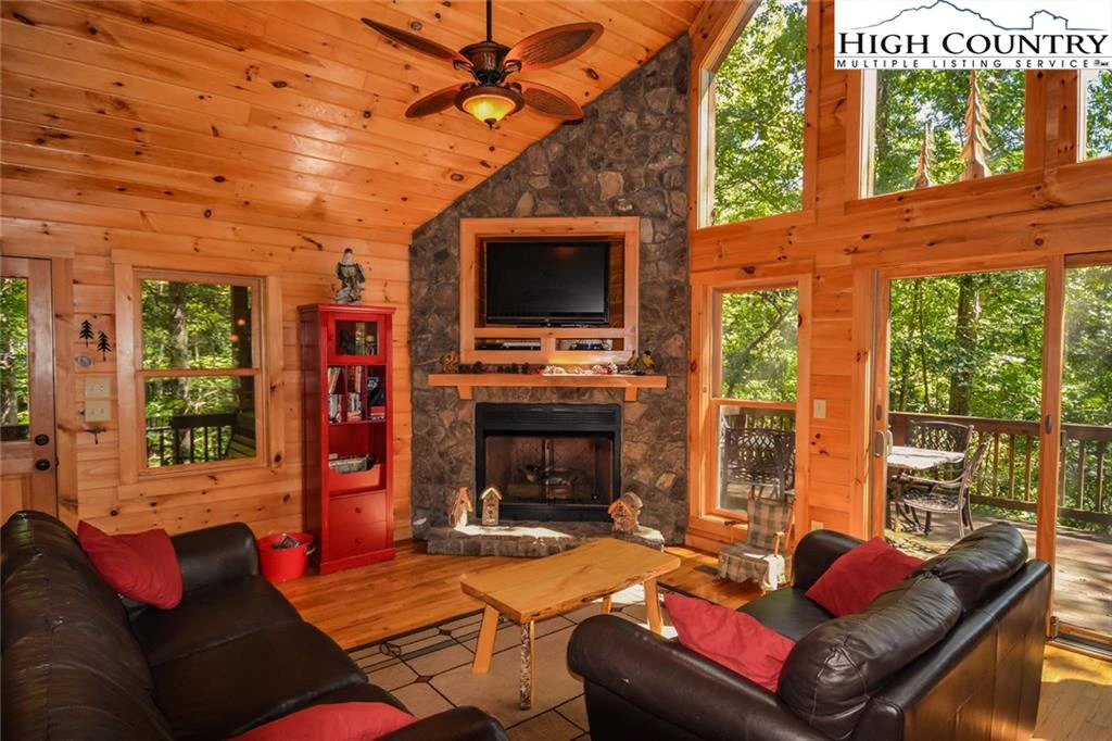 Image number 21 for the current listing