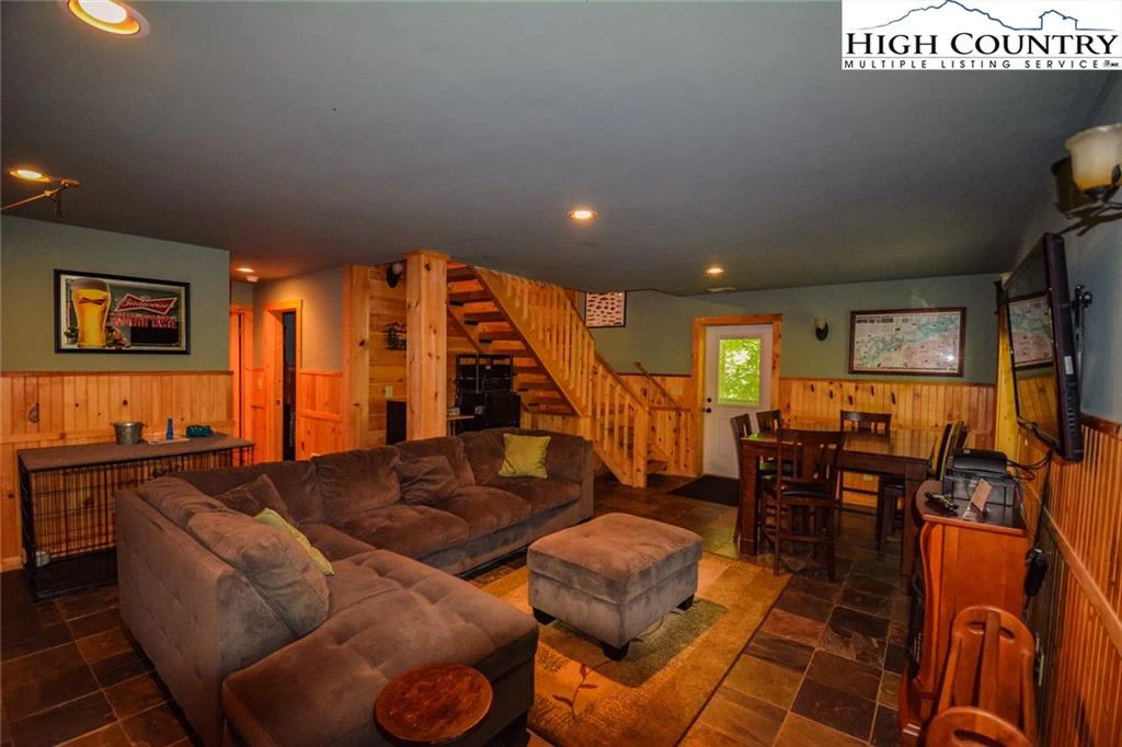 Image number 4 for the current listing