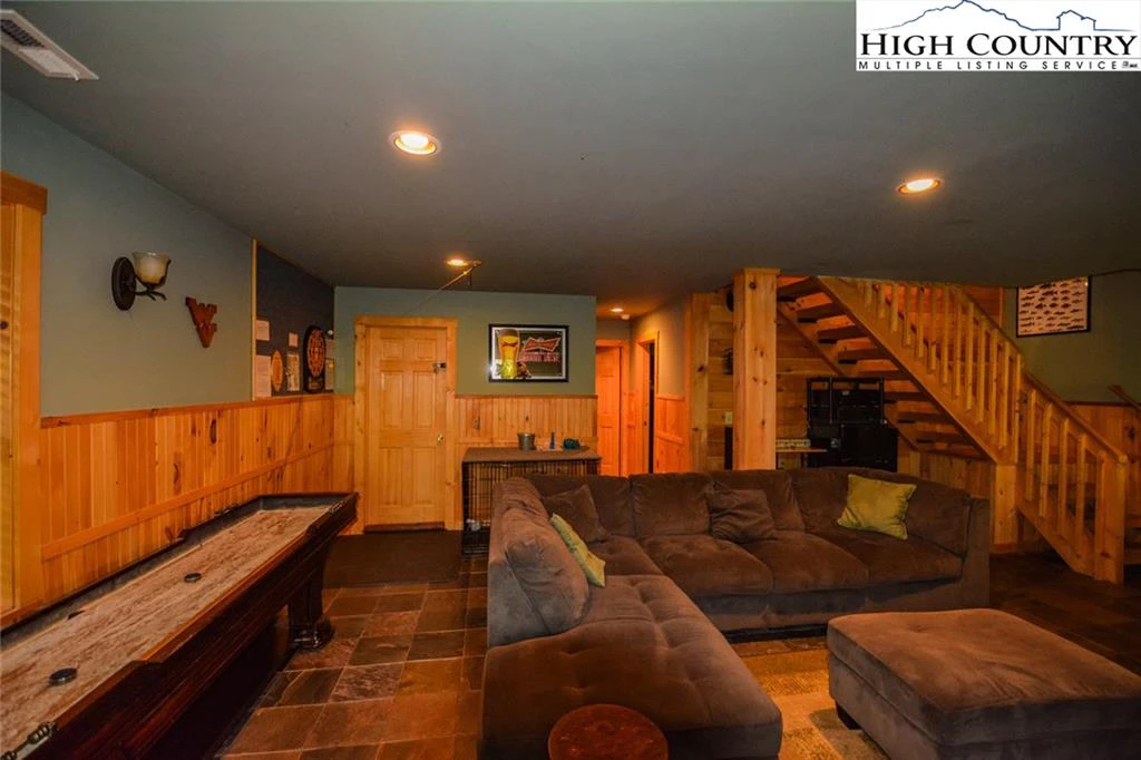 Image number 5 for the current listing