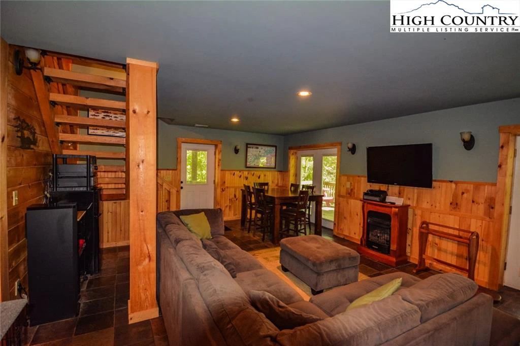 Image number 6 for the current listing