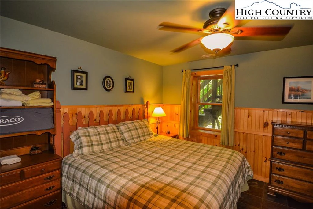 Image number 8 for the current listing