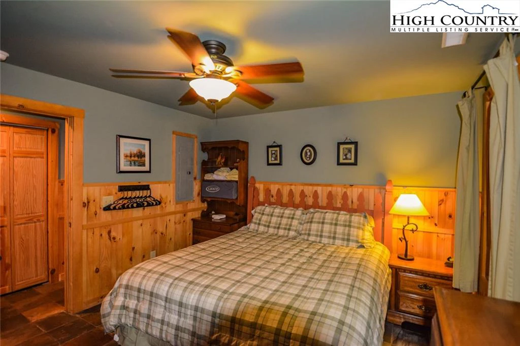 Image number 9 for the current listing