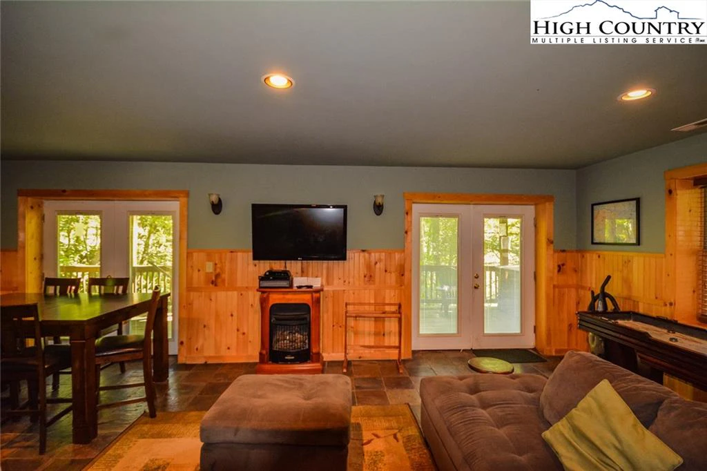 Image number 2 for the current listing