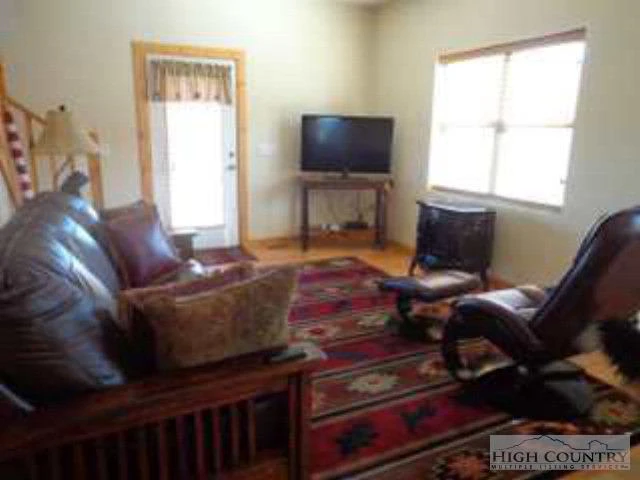 Image number 9 for the current listing