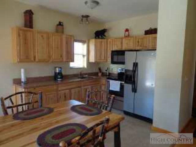 Image number 8 for the current listing