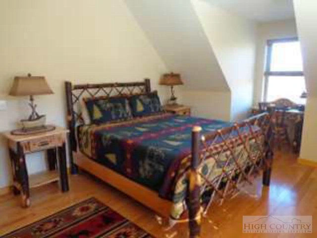 Image number 3 for the current listing