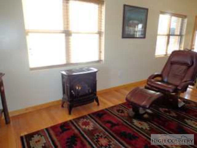Image number 2 for the current listing