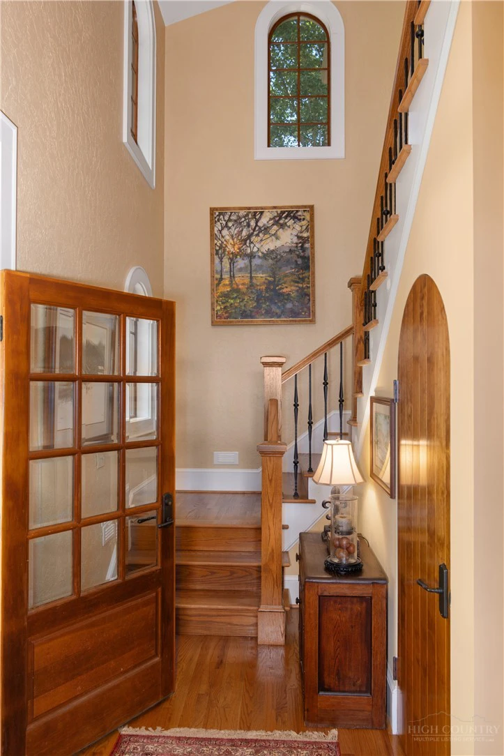Image number 10 for the current listing